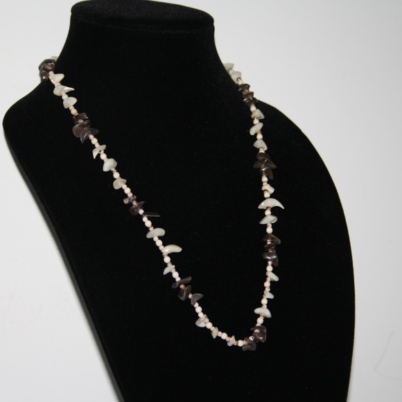 🐚🤍🌊 Beautiful Vintage Shell Necklace - Picture 3 of 4